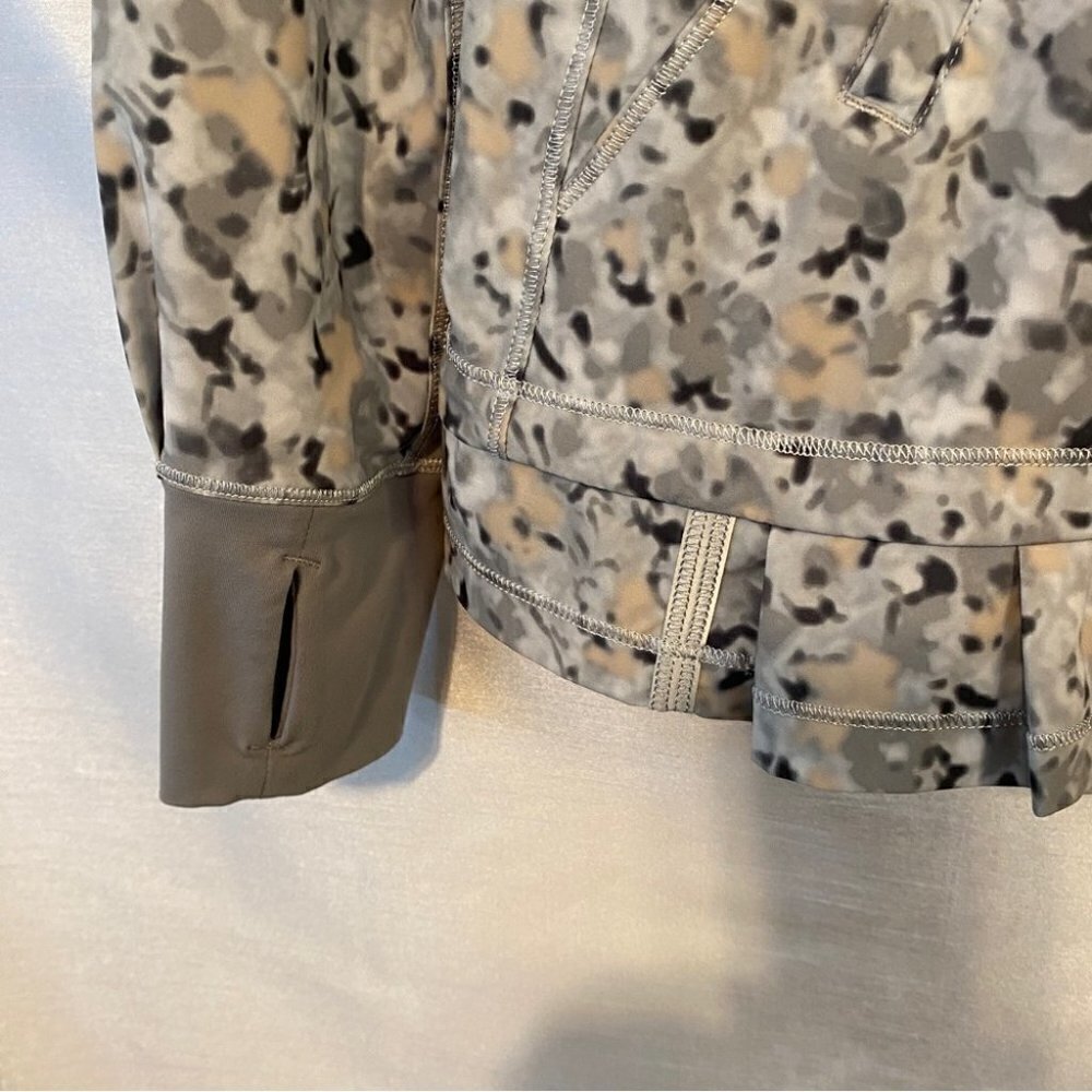 Lululemon Gather Me Slightly Ladies 6 Grey Floral - Picture 6 of 16